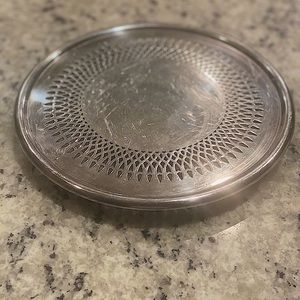 Newport Silverplated 7-3/4" Raised Hot Plate Yb11